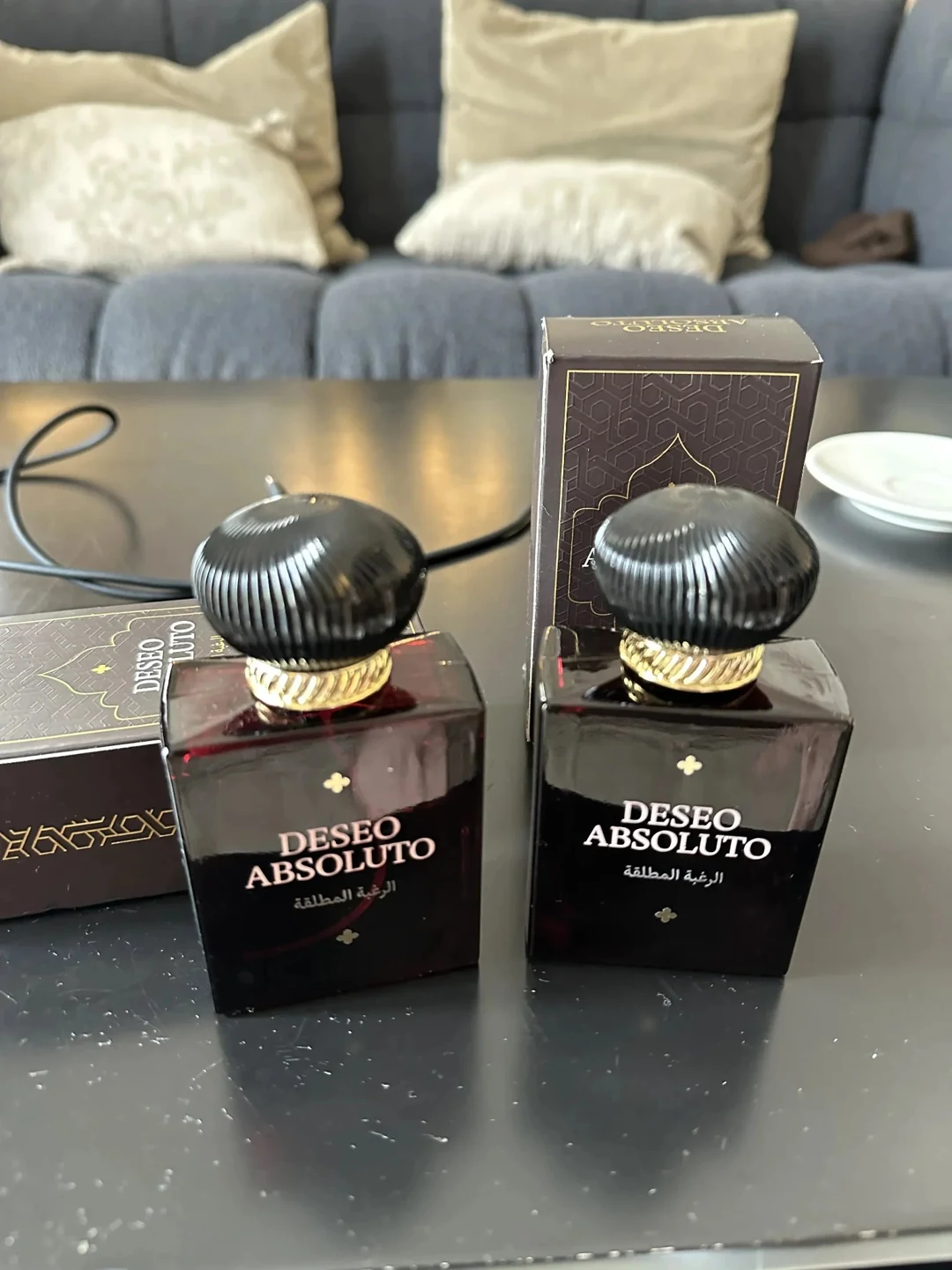 Fotografía de la comunidad publicada por la tienda: dos frascos de Deseo Absoluto y sus cajas en casa